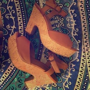 14th & Union Tan Wedges